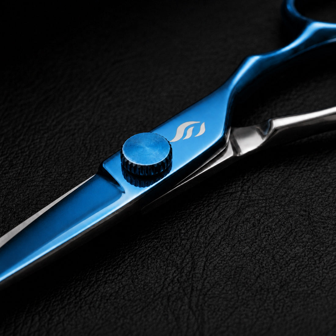 Two-Tone Signature Shear - blade and tension detail